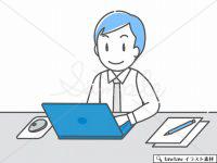 ノートパソコンで笑顔で作業する男性